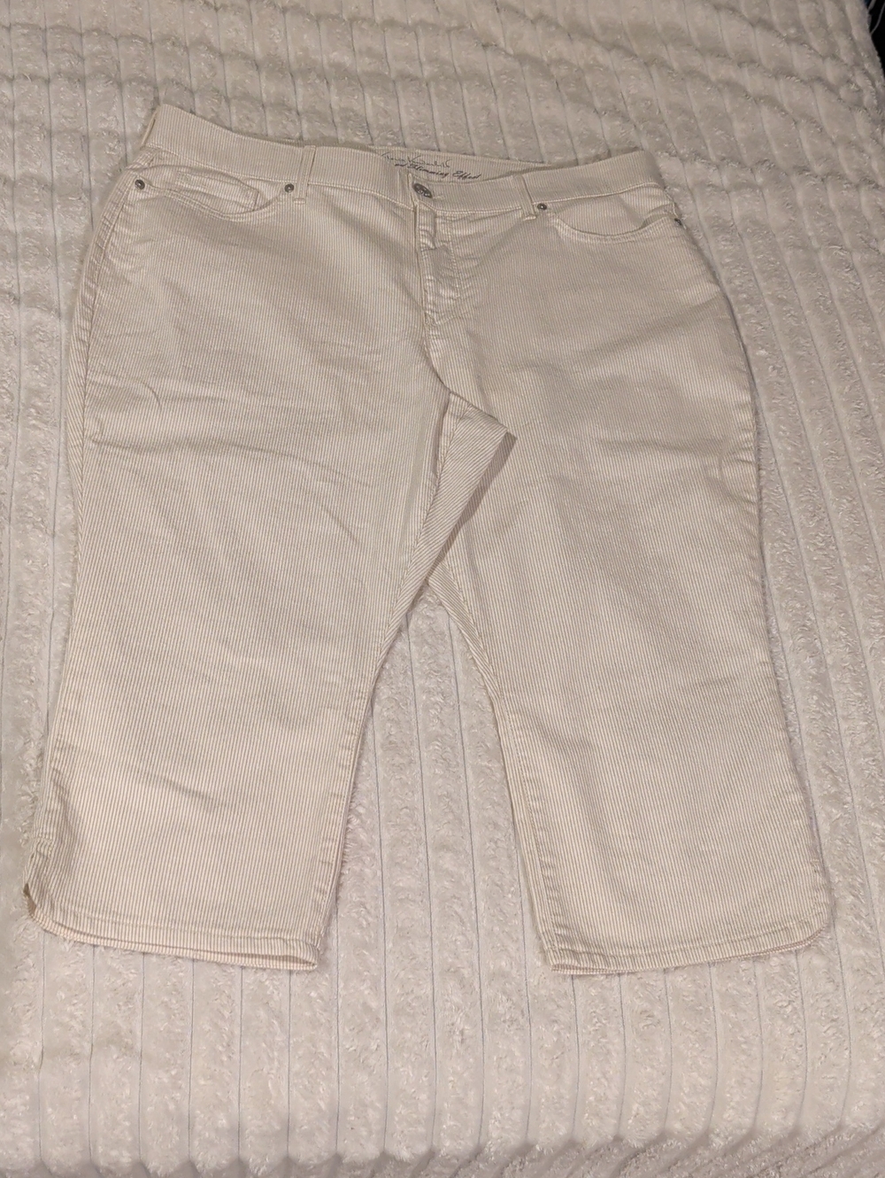 Gloria Vanderbilt Cream Cropped Jeans